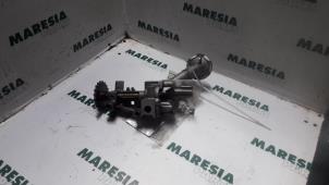 Used Oil pump Renault Laguna II (BG) 1.9 dCi 120 Price € 60,00 Margin scheme offered by Maresia Parts