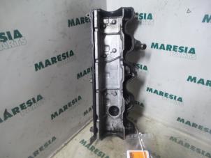 Usados Tapa de válvulas Fiat Bravo (182A) 1.9 TDS SX,ELX 100 Precio € 30,00 Norma de margen ofrecido por Maresia Parts