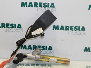 Used Seatbelt tensioner, left Renault Clio II (BB/CB) 1.6 Autom. Price € 25,00 Margin scheme offered by Maresia Parts