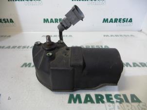Used Front wiper motor Renault Clio II (BB/CB) 1.6 Autom. Price € 40,00 Margin scheme offered by Maresia Parts