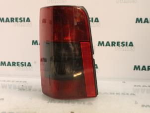 Używane Tylne swiatlo pozycyjne lewe Peugeot Partner 1.9 D Cena € 15,00 Procedura marży oferowane przez Maresia Parts