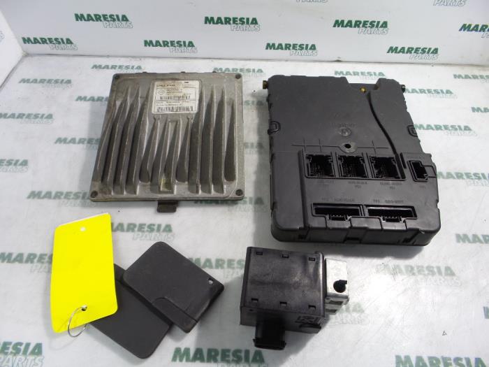 Used Engine management computer Renault Grand Scénic II (JM) 1.5 dCi 100 Price € 324,99 Margin scheme offered by Maresia Parts