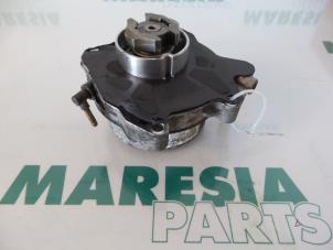 Używane Pompa prózniowa (Diesel) Fiat Croma (194) 1.9 JTD Multijet 16V Cena € 60,00 Procedura marży oferowane przez Maresia Parts