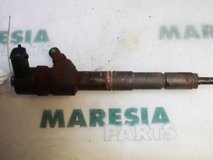 Używane Wtryskiwacz (Diesel) Fiat Croma (194) 1.9 D Multijet 16V Cena € 105,00 Procedura marży oferowane przez Maresia Parts