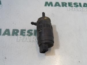 Usados Bomba de limpiaparabrisas delante Citroen Jumper (U9) 2.2 HDi 100 Euro 4 Precio € 12,10 IVA incluido ofrecido por Maresia Parts