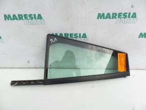 Używane Trójkatna szyba prawy tyl Citroen C4 Grand Picasso (UA) 1.8 16V Cena € 35,00 Procedura marży oferowane przez Maresia Parts