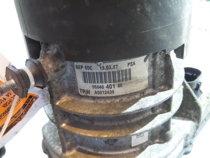 Usagé Pompe de direction Citroen C4 Grand Picasso (UA) 1.8 16V Prix € 157,50 Règlement à la marge proposé par Maresia Parts