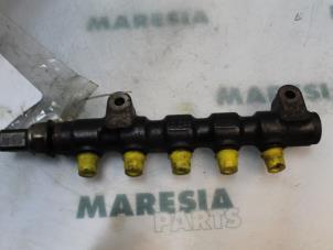 Used Fuel injector nozzle Peugeot 307 SW (3H) 1.6 HDi 16V Price € 30,00 Margin scheme offered by Maresia Parts