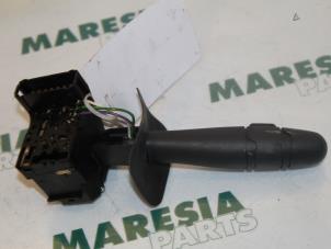 Used Indicator switch Renault Clio II (BB/CB) 1.4 16V Price € 30,00 Margin scheme offered by Maresia Parts
