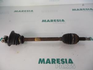 Used Front drive shaft, left Renault Twingo II (CN) 1.2 16V Price € 65,00 Margin scheme offered by Maresia Parts