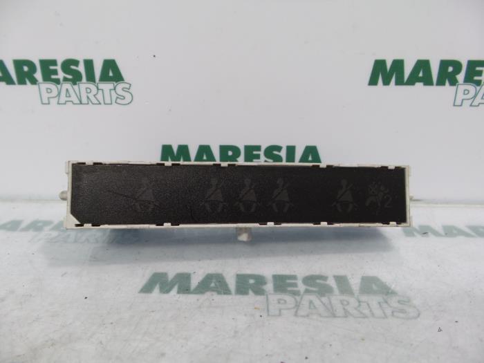 Begagnade Innerdisplay Peugeot 207/207+ (WA/WC/WM) 1.4 HDi Pris € 15,00 Marginaltabell erbjuds av Maresia Parts