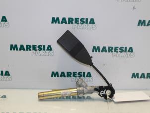Used Seatbelt tensioner, right Renault Clio II (BB/CB) 2.0 16V Sport Price € 25,00 Margin scheme offered by Maresia Parts