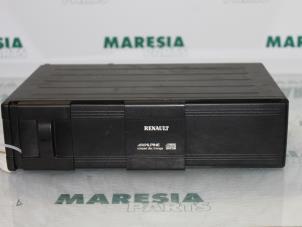 Used CD changer Renault Clio II (BB/CB) 2.0 16V Sport Price € 45,00 Margin scheme offered by Maresia Parts
