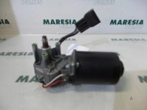 Used Front wiper motor Renault Clio II (BB/CB) 2.0 16V Sport Price € 40,00 Margin scheme offered by Maresia Parts