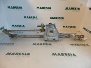 Used Wiper mechanism Renault Clio II (BB/CB) 2.0 16V Sport Price € 25,00 Margin scheme offered by Maresia Parts