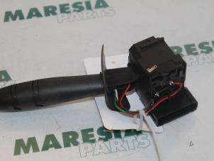 Used Indicator switch Renault Clio II (BB/CB) 1.4 16V Price € 25,00 Margin scheme offered by Maresia Parts