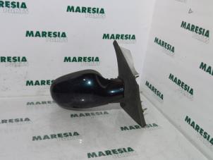 Used Wing mirror, right Renault Scénic I (JA) 2.0 16V IDE Price € 20,00 Margin scheme offered by Maresia Parts