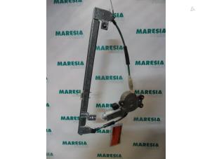 Usados Mecanismo de ventanilla de 4 puertas derecha delante Fiat Multipla (186) 1.9 JTD 105 SX,ELX Precio € 35,00 Norma de margen ofrecido por Maresia Parts