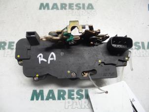 Used Rear door mechanism 4-door, right Fiat Stilo (192A/B) 1.6 16V 5-Drs. Price € 40,00 Margin scheme offered by Maresia Parts