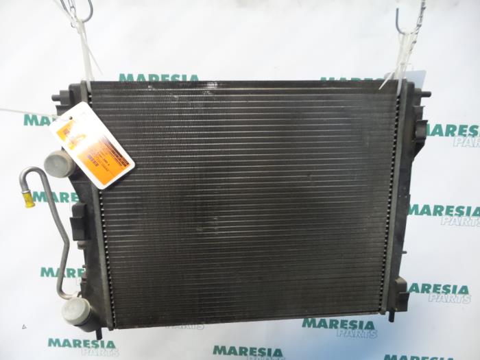 Usagé Radiateur Renault Clio II (BB/CB) 1.2 16V Prix € 25,00 Règlement à la marge proposé par Maresia Parts
