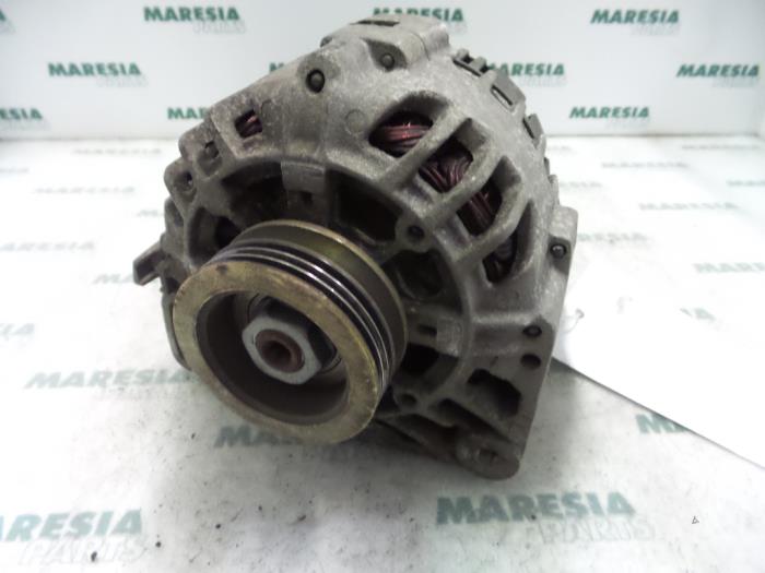 Begagnade Dynamo Renault Clio II (BB/CB) 1.2 16V Pris € 40,00 Marginaltabell erbjuds av Maresia Parts