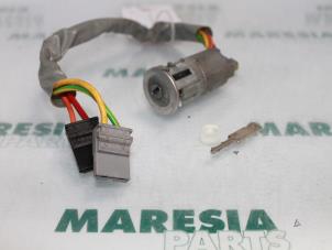 Used Ignition lock + key Renault Kangoo Express (FC) 1.5 dCi 60 Price € 25,00 Margin scheme offered by Maresia Parts
