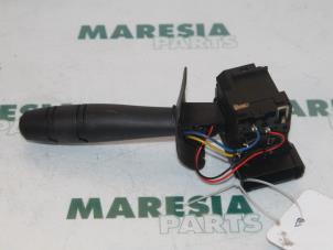 Used Indicator switch Renault Clio II (BB/CB) 1.2 Price € 25,00 Margin scheme offered by Maresia Parts