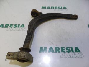 Used Front lower wishbone, right Citroen C5 I Berline (DC) 2.0 HDi 110 Price € 20,00 Margin scheme offered by Maresia Parts