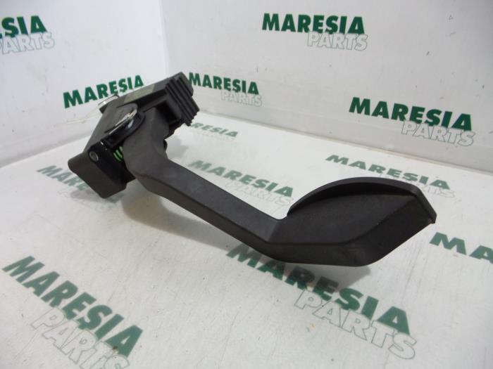Begagnade Gaspedalsensor Fiat Punto II (188) 1.4 16V Pris € 20,00 Marginaltabell erbjuds av Maresia Parts