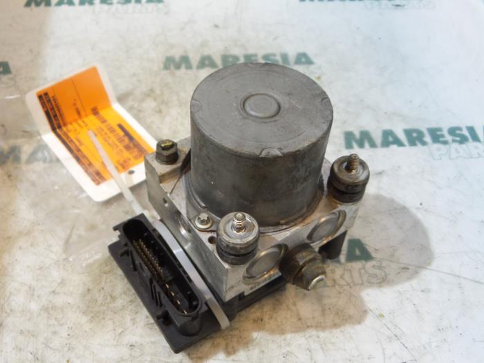 Begagnade ABS-pump Fiat Punto II (188) 1.4 16V Pris € 40,00 Marginaltabell erbjuds av Maresia Parts