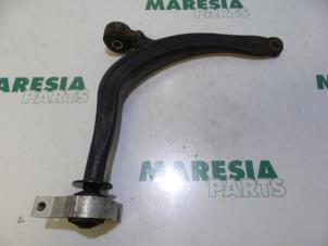 Used Front lower wishbone, right Citroen C5 I Break (DE) 2.0 16V Price € 20,00 Margin scheme offered by Maresia Parts