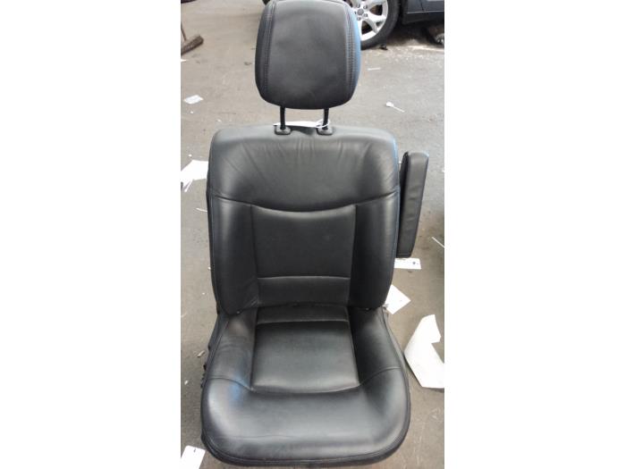 Używane Fotel prawy Renault Espace (JK) 2.0 16V Turbo Cena € 105,00 Procedura marży oferowane przez Maresia Parts