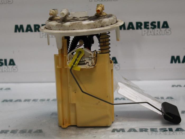 Electric fuel pump from a Citroën C6 (TD) 2.7 HDiF V6 24V 2006