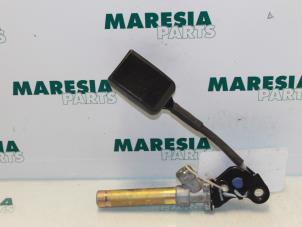 Usagé Tendeur de ceinture droit Peugeot 406 Break (8E/F) 2.9 V6 24V Prix € 25,00 Règlement à la marge proposé par Maresia Parts
