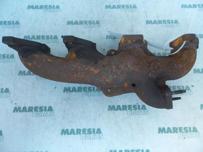 Gebrauchte Abgaskrümmer Peugeot 206 SW (2E/K) 2.0 HDi Preis € 50,00 Margenregelung angeboten von Maresia Parts