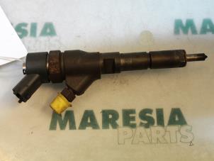 Used Injector (diesel) Peugeot 206 SW (2E/K) 2.0 HDi Price € 50,00 Margin scheme offered by Maresia Parts