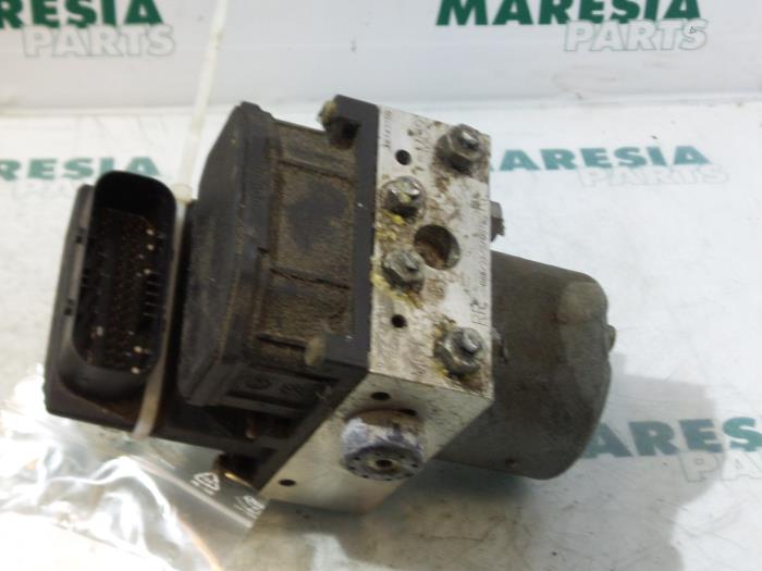 Usagé Bloc ABS Alfa Romeo 147 (937) 1.6 Twin Spark 16V Prix € 49,95 Règlement à la marge proposé par Maresia Parts