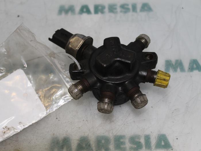 Gebrauchte Einspritzdüse (Einspritzer) Renault Grand Scénic II (JM) 1.5 dCi 100 Preis € 50,00 Margenregelung angeboten von Maresia Parts