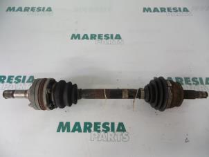 Usagé Arbre de transmission avant gauche Alfa Romeo 166 2.0 Twin Spark 16V Prix € 85,00 Règlement à la marge proposé par Maresia Parts