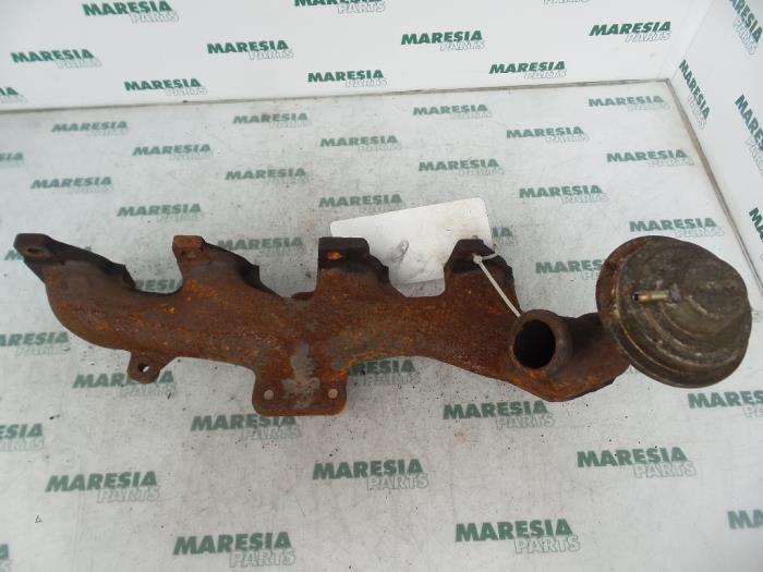 Używane Kolektor wydechowy Peugeot 307 (3A/C/D) 2.0 HDi 90 Cena € 50,00 Procedura marży oferowane przez Maresia Parts