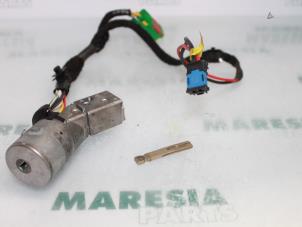 Used Ignition lock + key Peugeot 307 (3A/C/D) 1.4 HDi Price € 35,00 Margin scheme offered by Maresia Parts