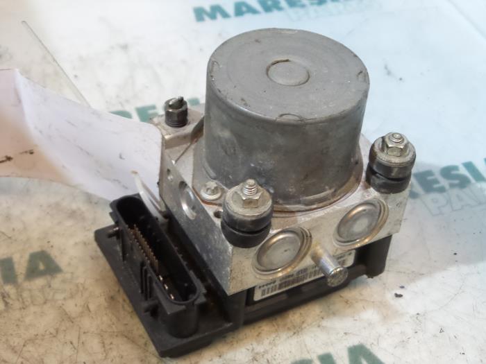 Begagnade ABS-pump Peugeot 107 1.4 HDI Pris € 25,00 Marginaltabell erbjuds av Maresia Parts