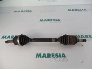 Usados Eje de transmisión izquierda delante Fiat Stilo (192A/B) 1.6 16V 3-Drs. Precio € 35,00 Norma de margen ofrecido por Maresia Parts