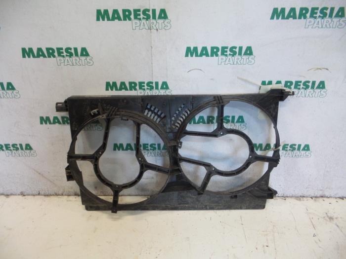 Używane Panel przedni Fiat Croma (194) 2.2 MPI 16V Cena € 25,00 Procedura marży oferowane przez Maresia Parts