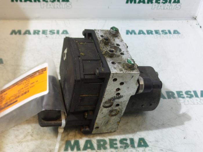 Begagnade ABS-pump Lancia Phedra 2.2 JTD 16V Pris € 157,50 Marginaltabell erbjuds av Maresia Parts