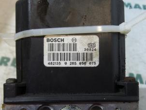 ABS Pumpe van een Lancia Phedra 2.2 JTD 16V 2004