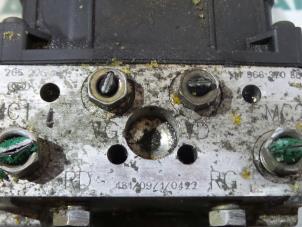 ABS Pumpe van een Lancia Phedra 2.2 JTD 16V 2004