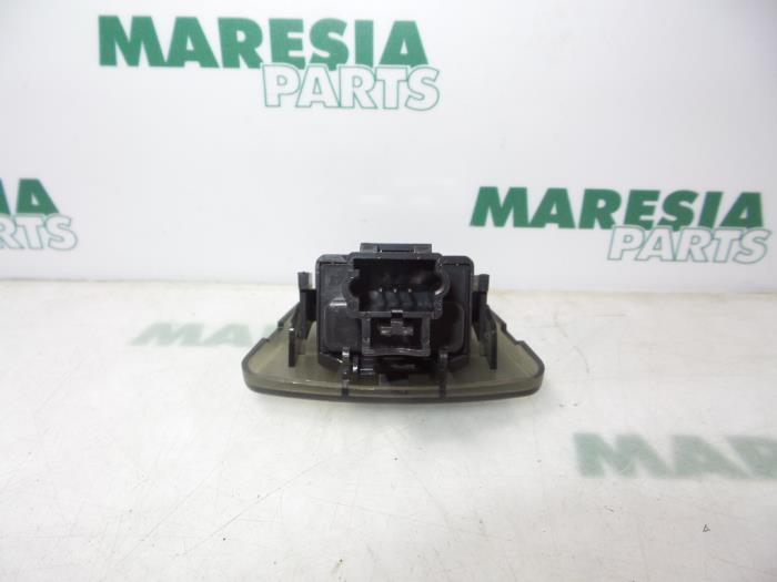 Begagnade Regnsensor Lancia Phedra 2.2 JTD 16V Pris € 60,00 Marginaltabell erbjuds av Maresia Parts