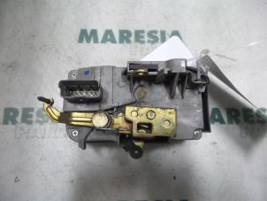 Used Front door lock mechanism 4-door, right Lancia Phedra 2.2 JTD 16V Price € 35,00 Margin scheme offered by Maresia Parts