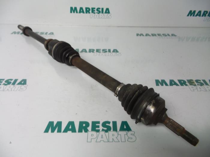 Gebrauchte Antriebswelle rechts vorne Peugeot 206 (2A/C/H/J/S) 1.4 HDi Preis € 40,00 Margenregelung angeboten von Maresia Parts